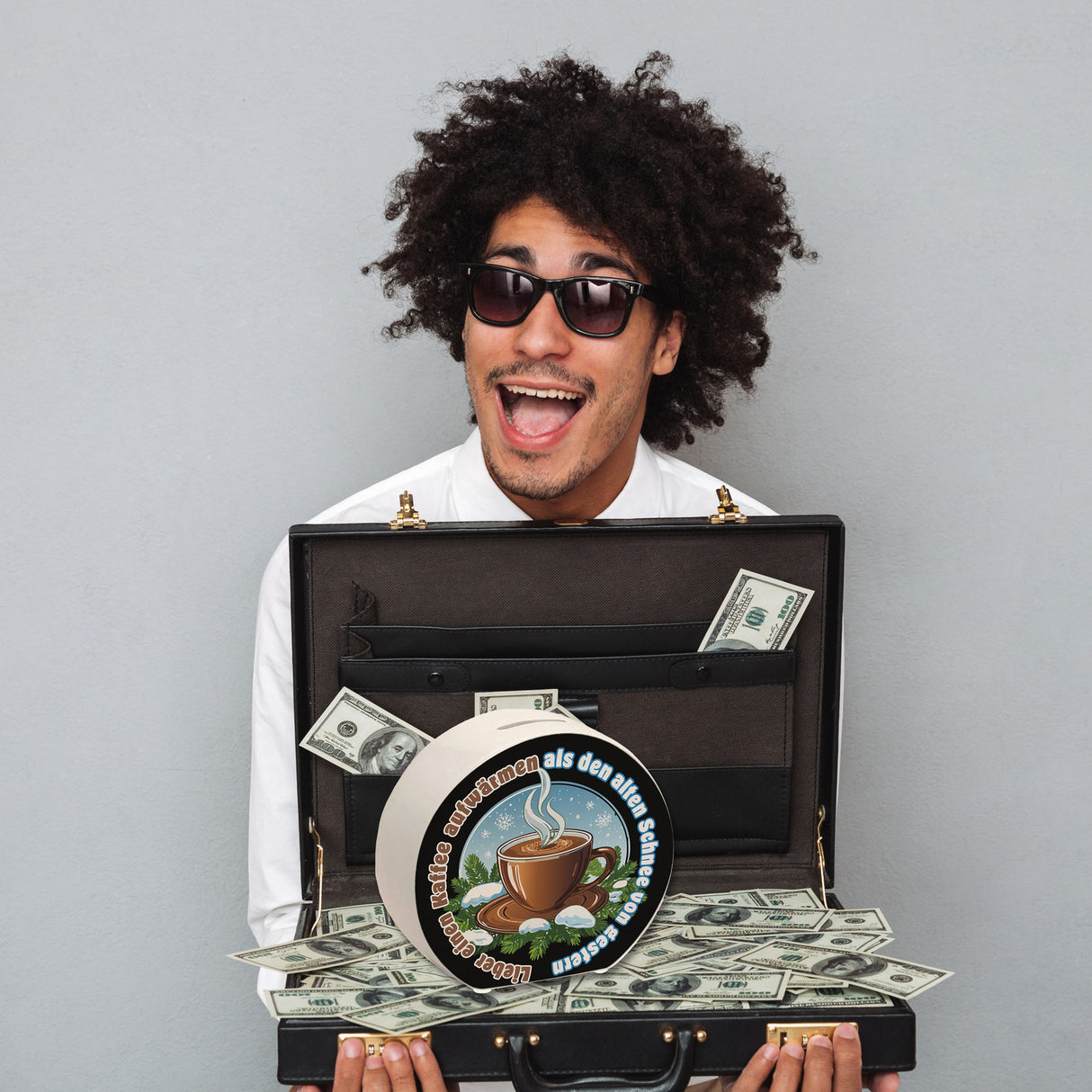 dampfende Kaffeetasse Spardose mit Spruch: Kaffee aufwärmen, statt Schnee gestern