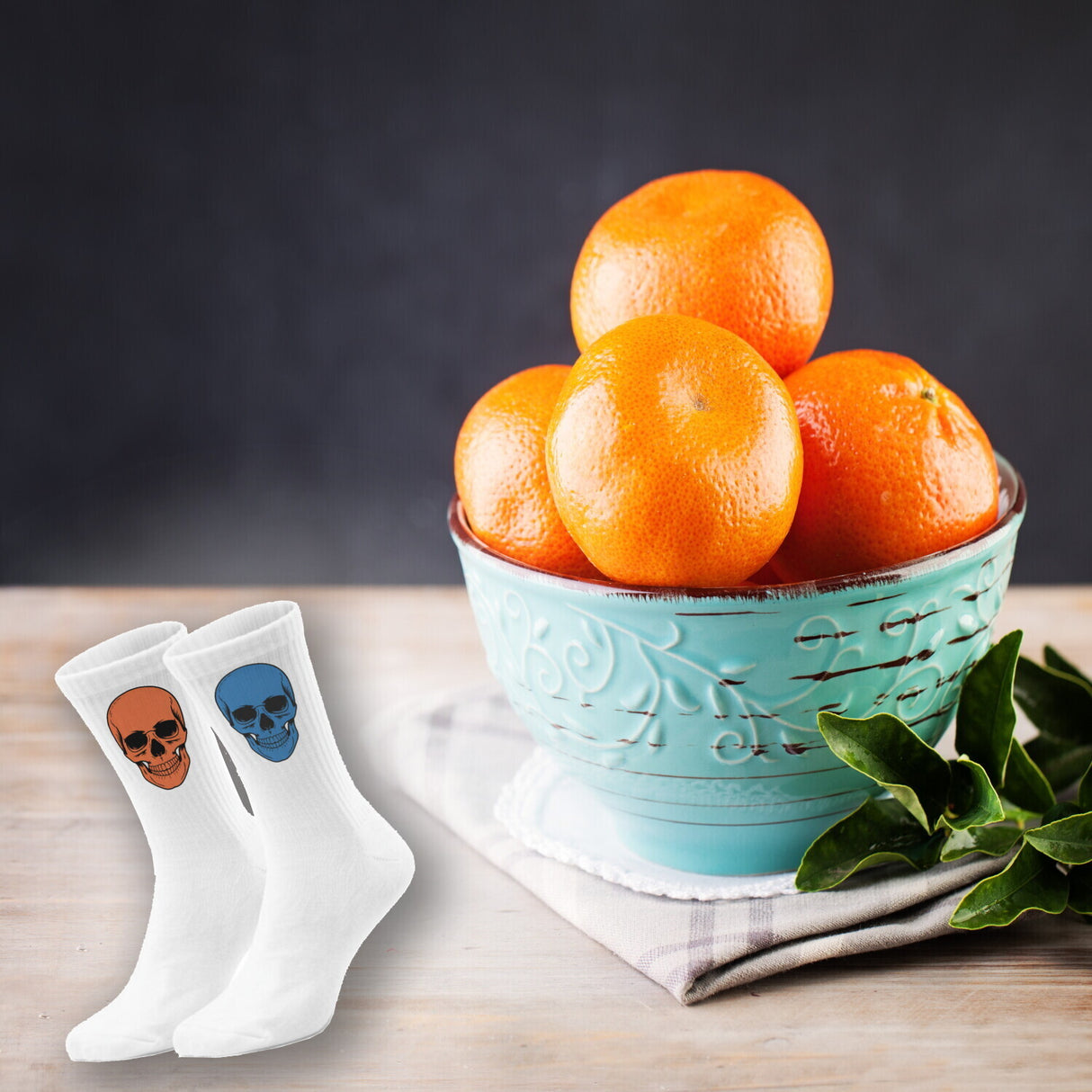 epicsocks Colorful Skulls Komplementärschädel blau-orange Socken in 37-41 im Paar