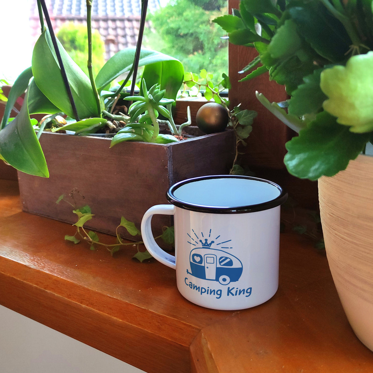 Hellblauer Wohnwagen Camping King Emaille Tasse für Camper
