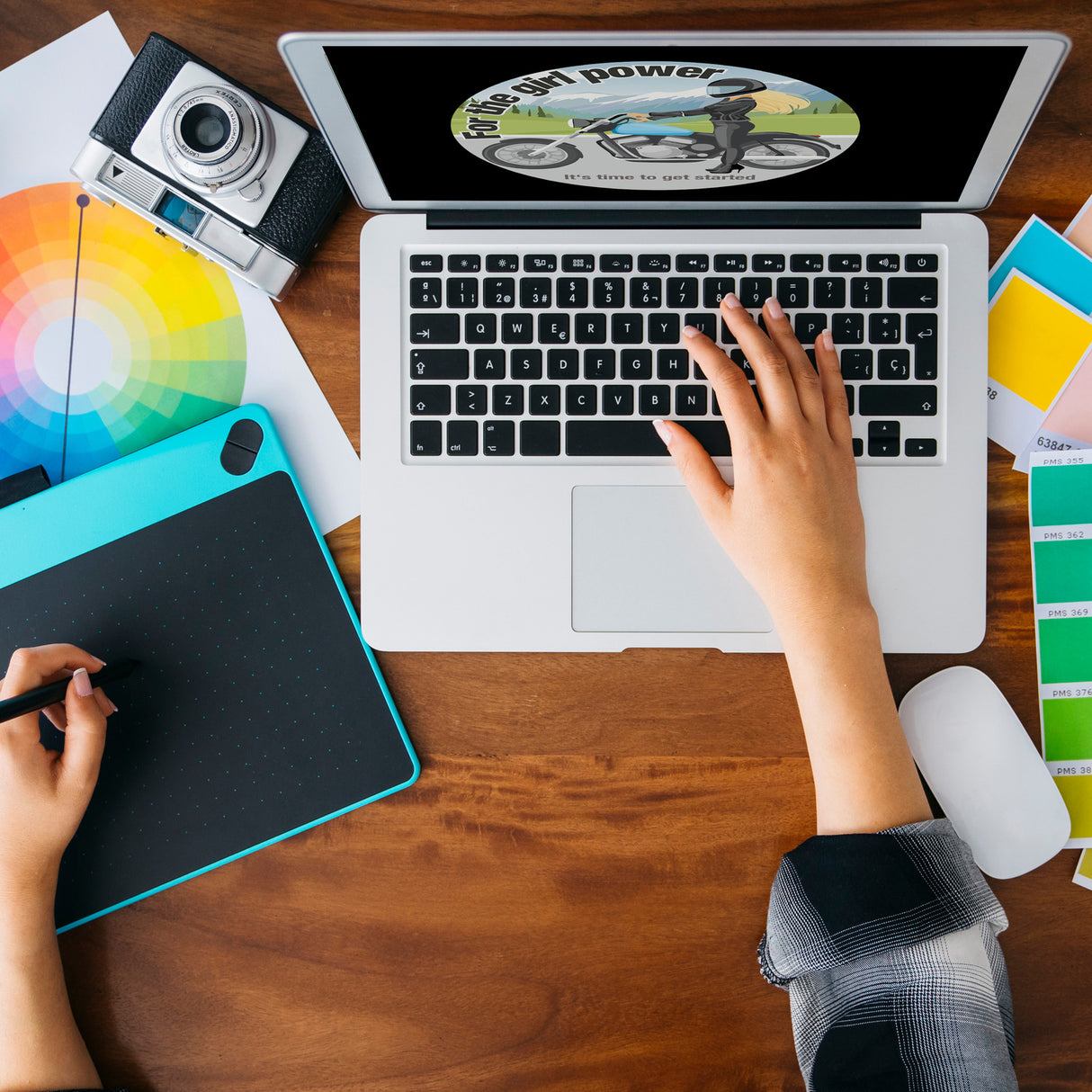 Bikerin Tasse in Schwarz mit Spruch: Time for girl power.