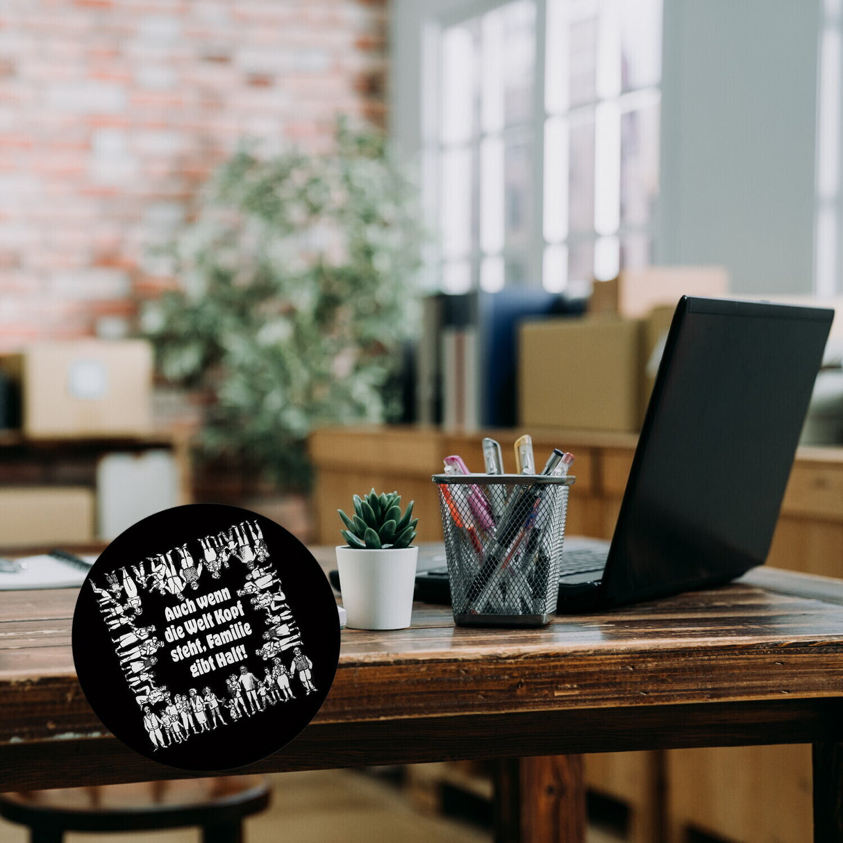 Familie Magnet rund mit Spruch: Familie gibt Halt, trotz allem!