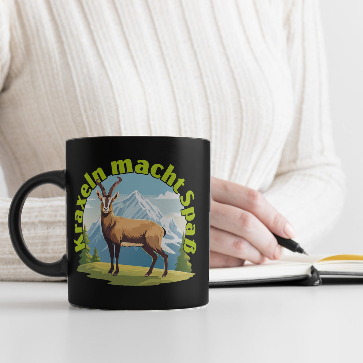 Steinbock Tasse in Schwarz mit Spruch: Kraxeln macht Spass