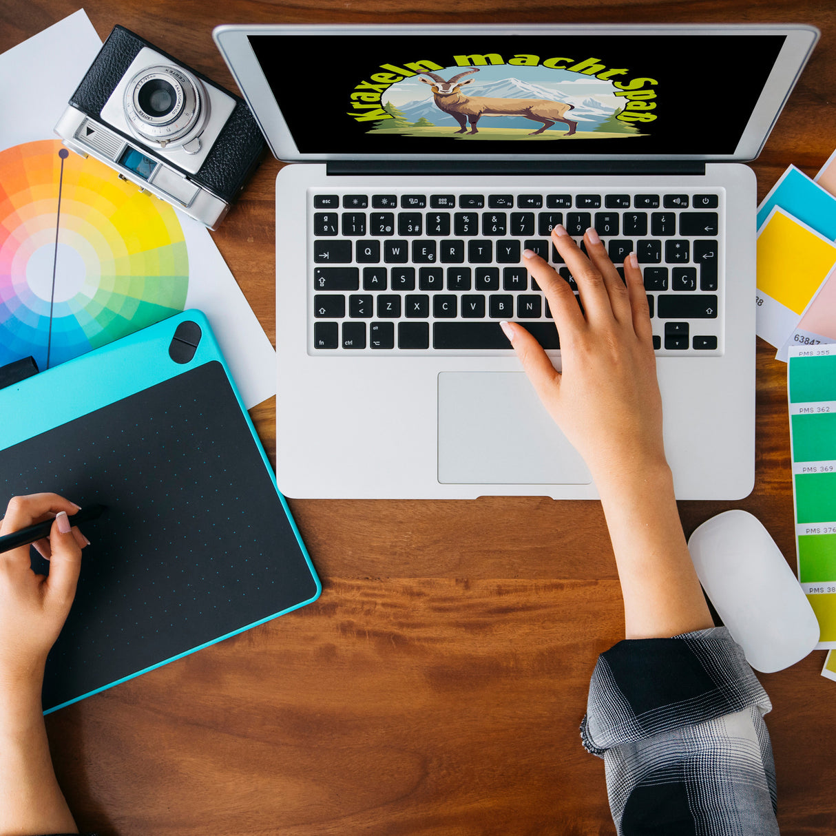 Steinbock Tasse in Schwarz mit Spruch: Kraxeln macht Spass