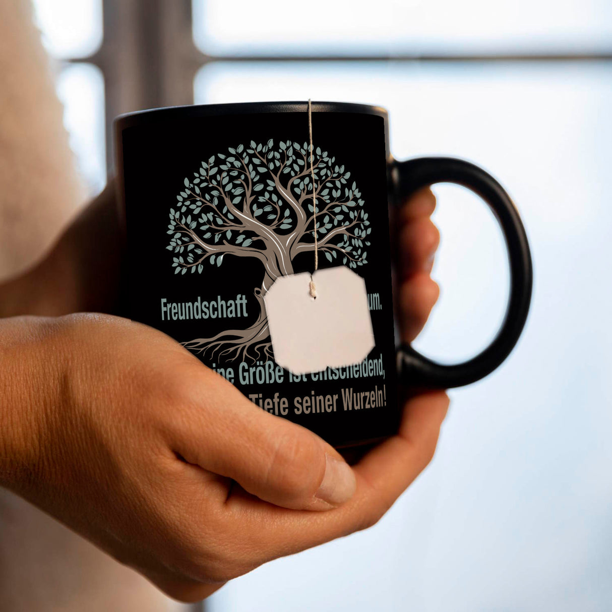 Baum mit Wurzelwerk Tasse mit Spruch: Freundschaft - Tiefe der Wurzeln zählt