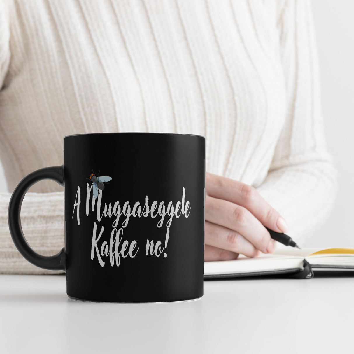 Schwaben Tasse in Schwarz mit Spruch: A Muggaseggele Kaffee no!