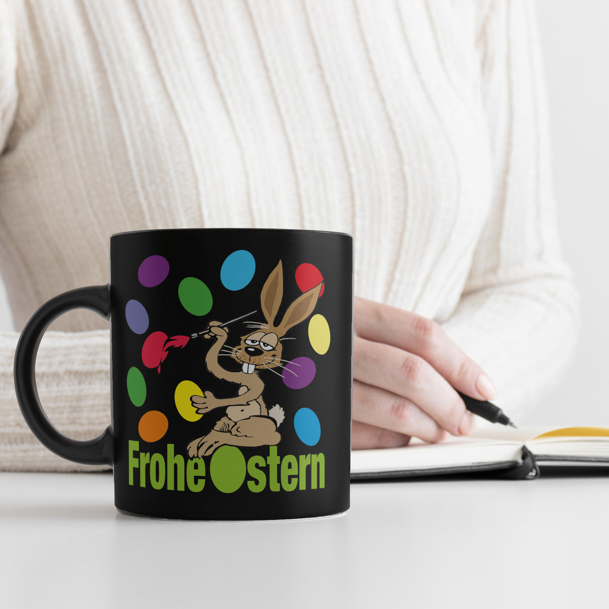 Osterhase Tasse in Schwarz mit Spruch: Frohe Ostern