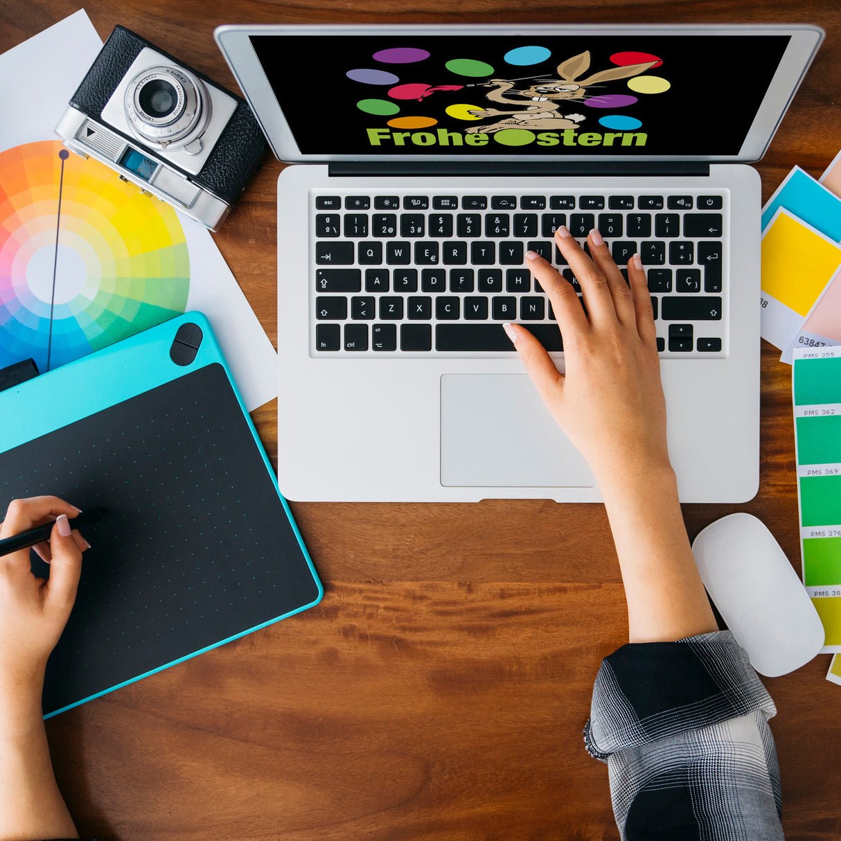 Osterhase Tasse in Schwarz mit Spruch: Frohe Ostern