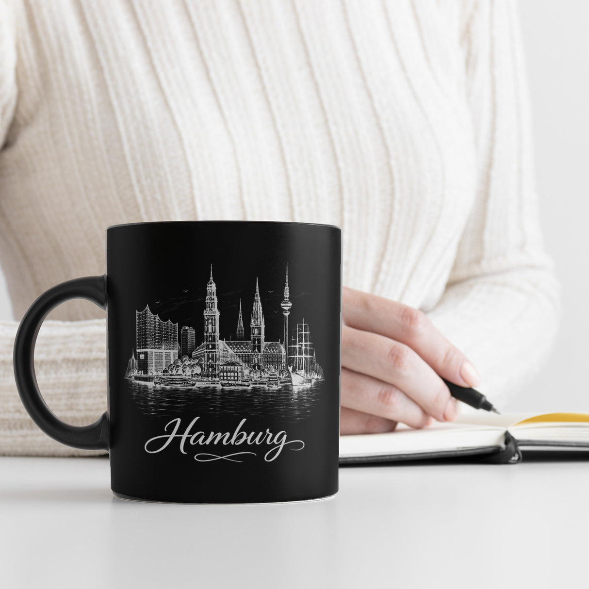 Hamburg Skyline Tasse mit Elbphilharmonie und Michel