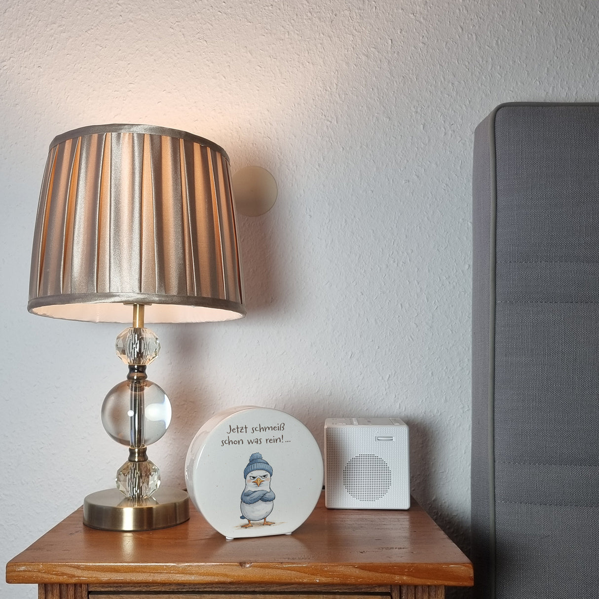 böse schauende Möwe mit Mütze Spardose Jetzt schmeiß rein