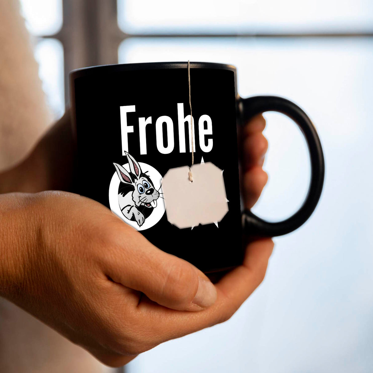Osterhase Tasse in Schwarz mit Spruch: Frohe Ostern