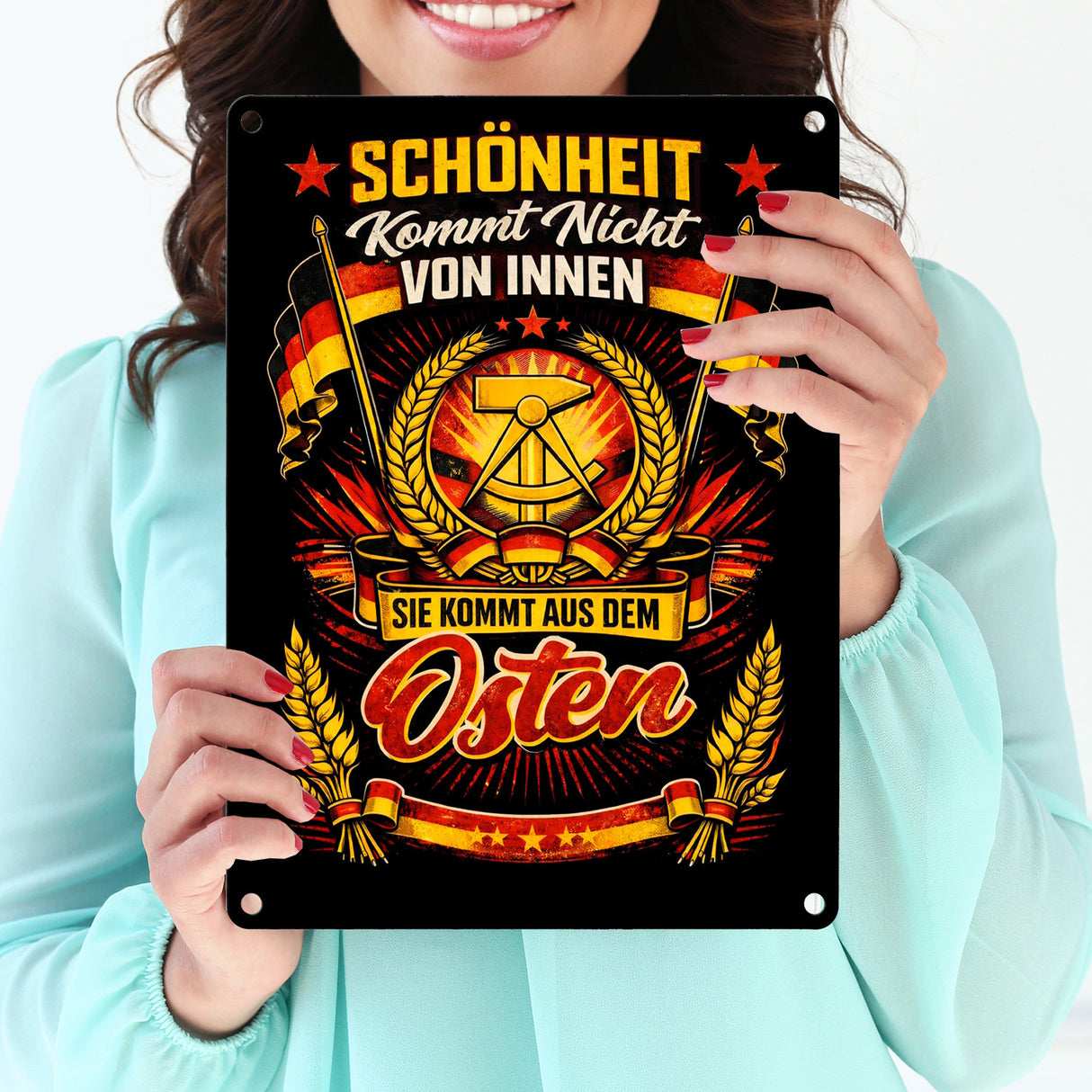 DDR - Schönheit kommt aus dem Osten Metallschild in 15x20 cm