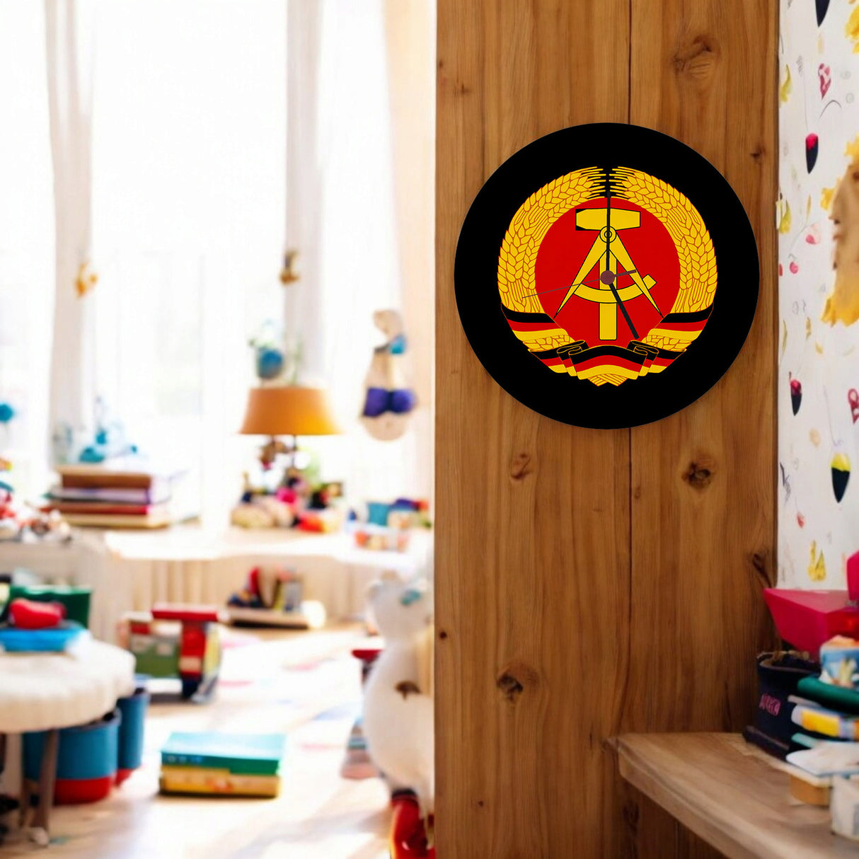 DDR Staatswappen Wanduhr für Ostalgie Fans