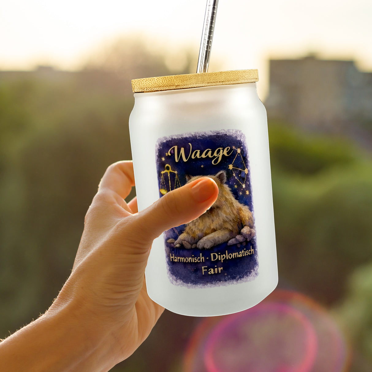 Waage Sternzeichen Cabybara Trinkglas mit Bambusdeckel für Astrologie Fans