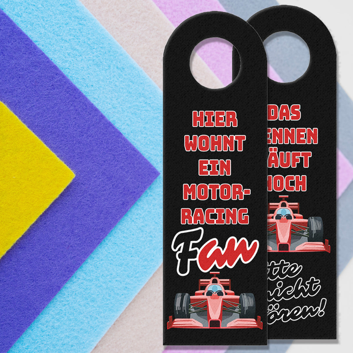 Sportwagen Türhänger mit Spruch: Rennen läuft, bitte nicht stören.