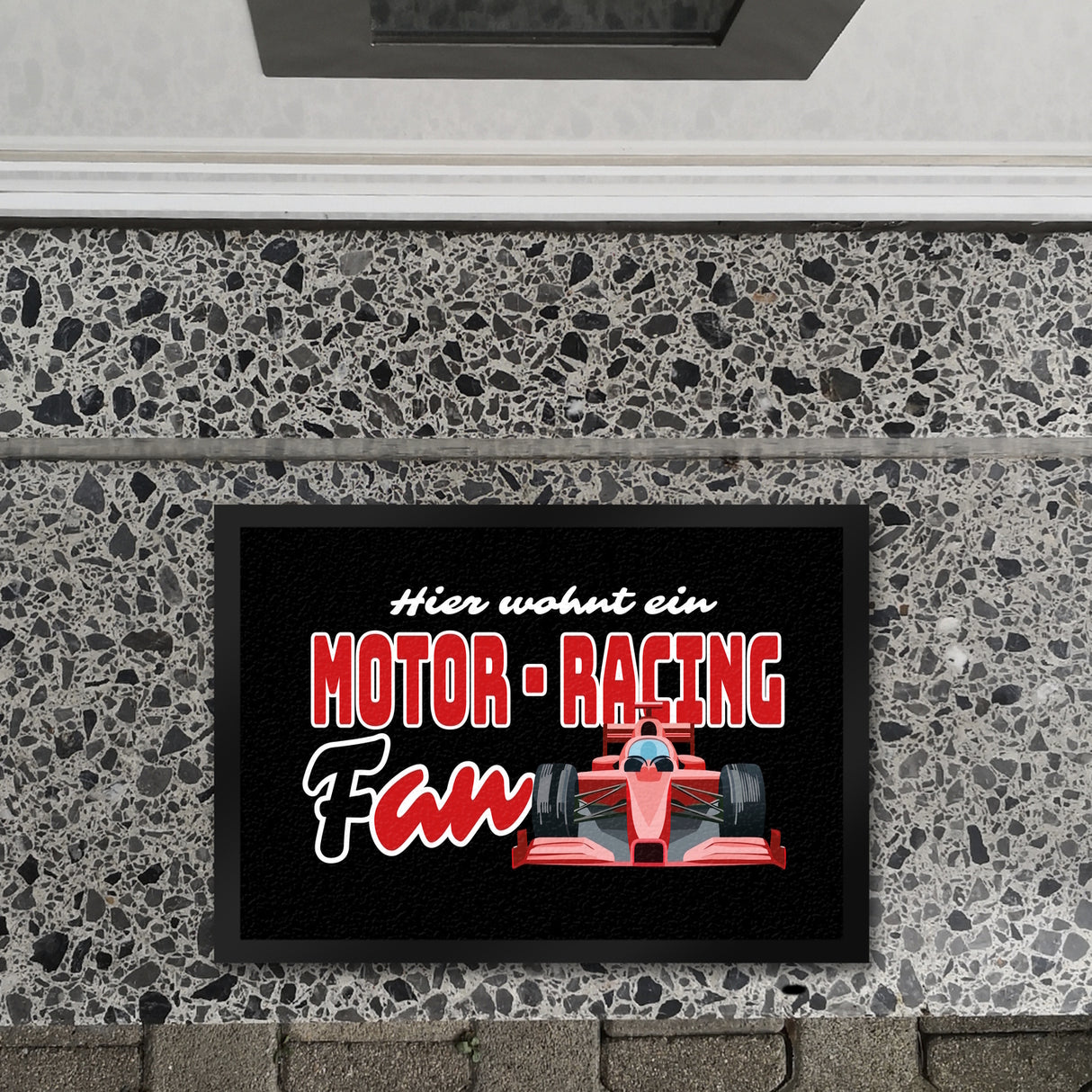 Sportwagen Fußmatte in 35x50 cm mit Spruch: Hier wohnt ein Motor-Racing Fan