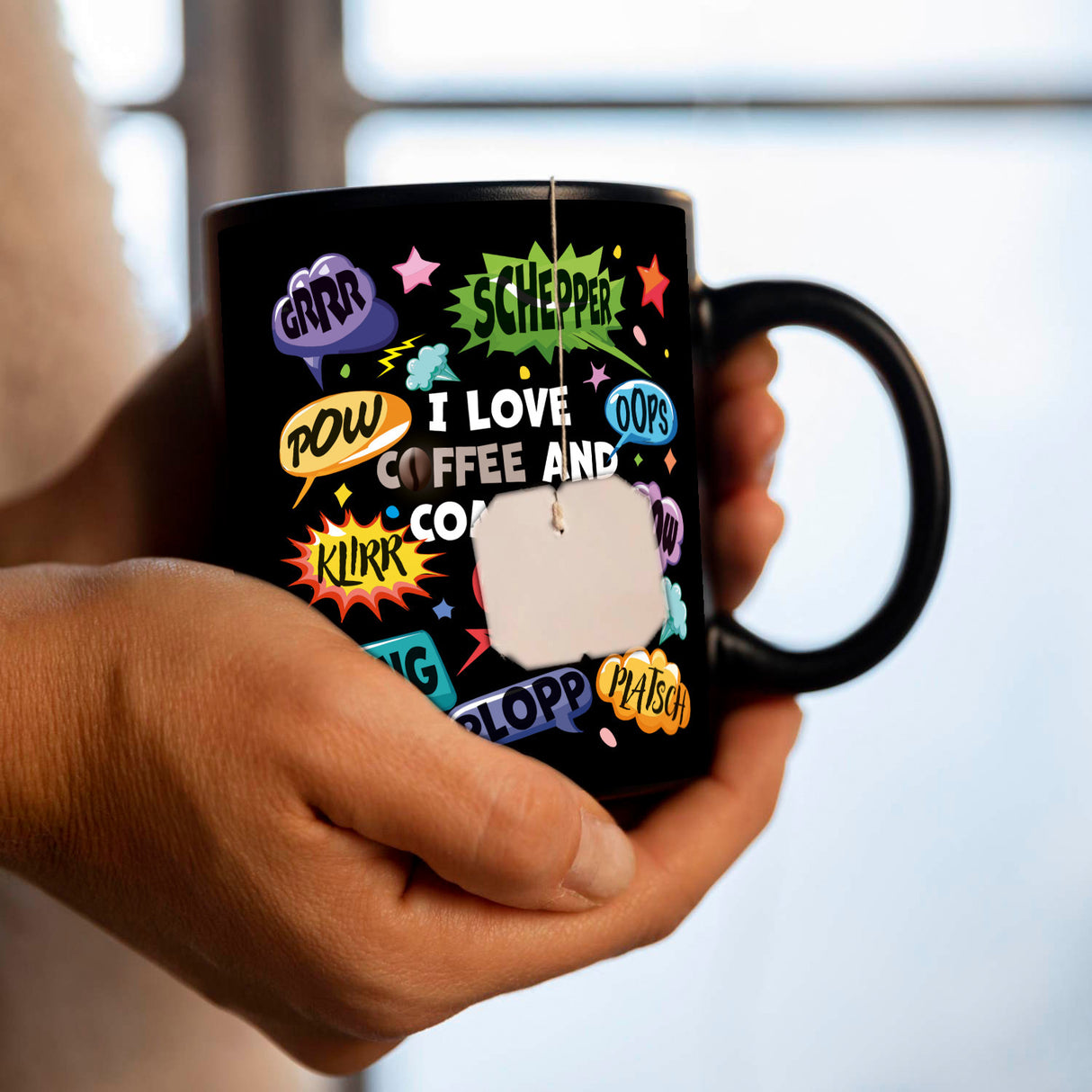 Comic Tasse in Schwarz mit Spruch: Love Comics and coffee