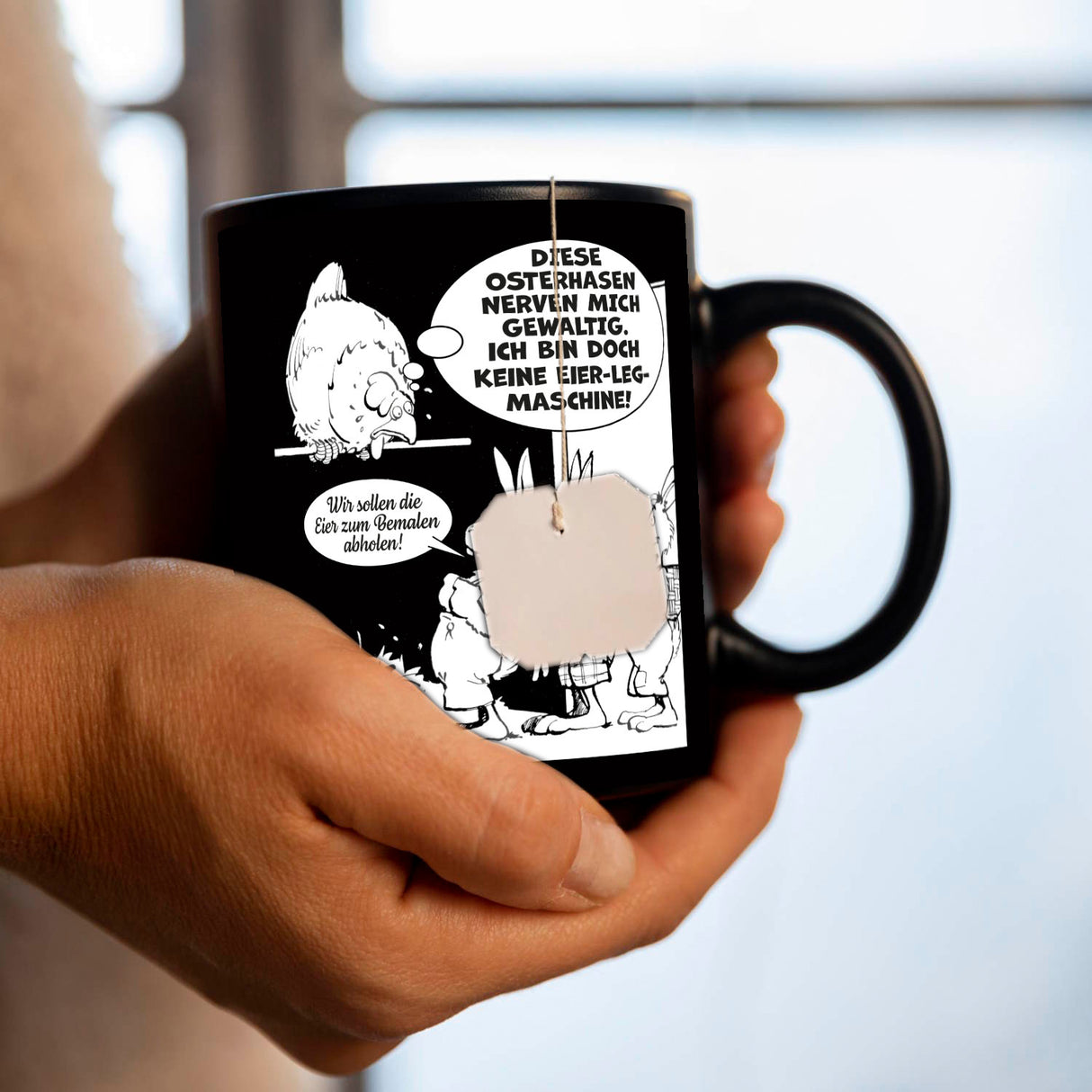 Osterhasen Tasse in Schwarz mit Spruch: Eier abholen, Hasen nerven gewaltig.