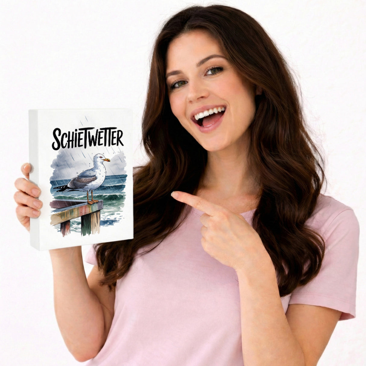 Möwe im Regen Holzbild in 20x15 cm zum Stellen oder Aufhängen - SCHIETWETTER