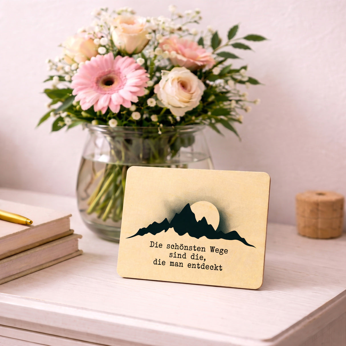 Bergsilhouette Die schönsten Wege Postkarte aus Holz