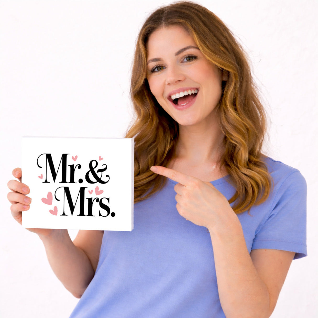 Mr. & Mrs. Holzbild in 20x15 cm zum Stellen oder Aufhängen mit romantischem Herz-Design