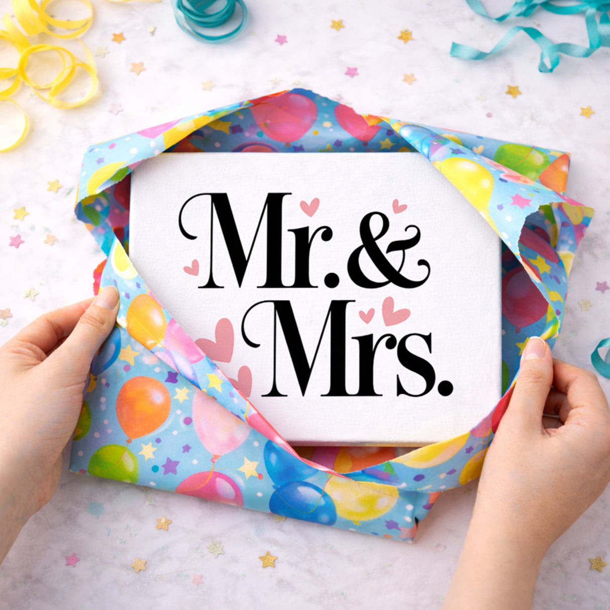 Mr. & Mrs. Holzbild in 20x15 cm zum Stellen oder Aufhängen mit romantischem Herz-Design