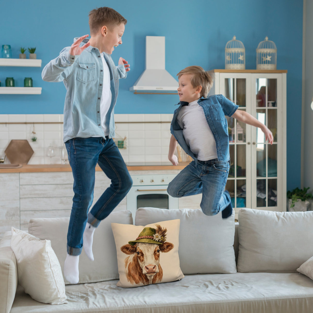 Kuh mit alpenländischem Trachtenhut Kissen