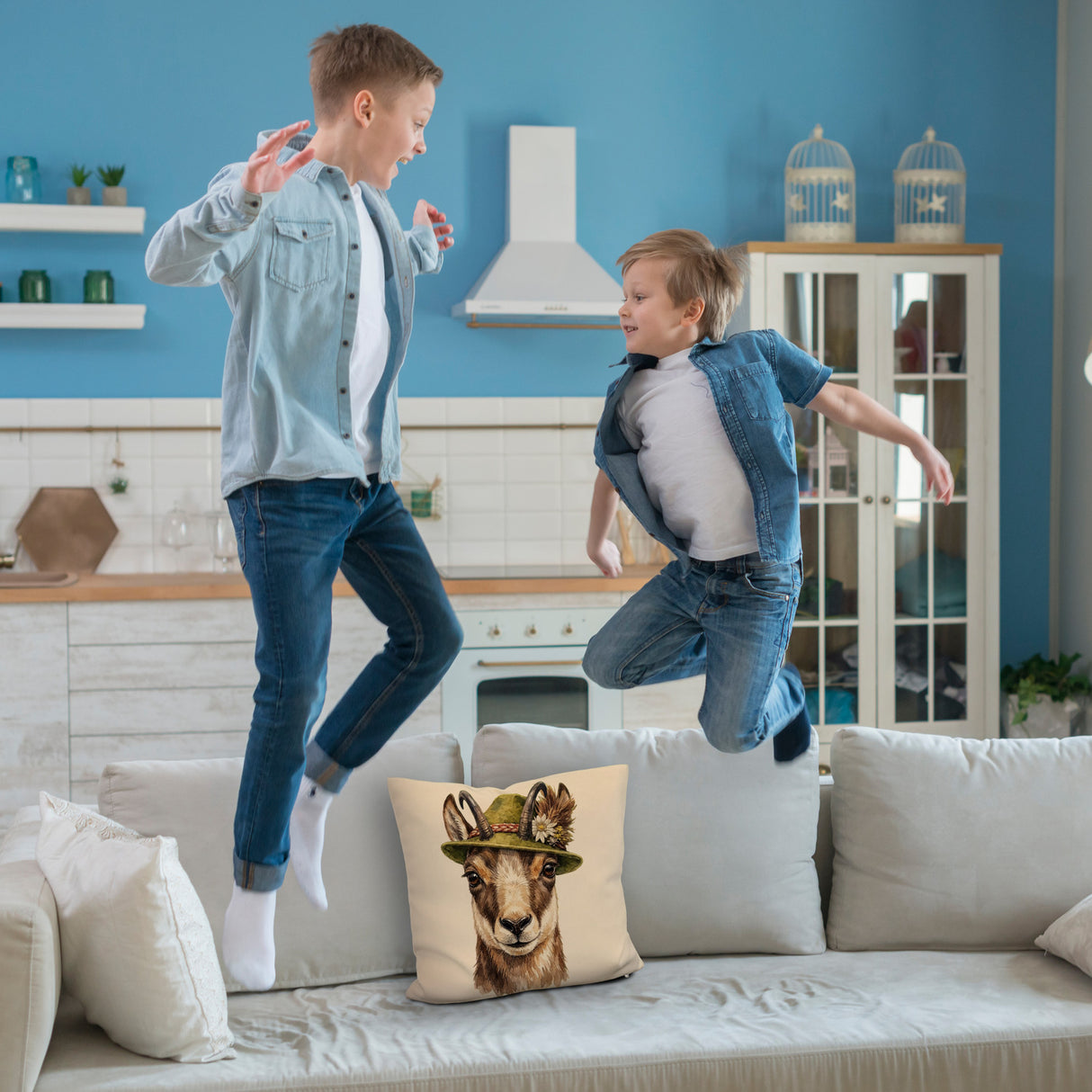 Gämse mit alpenländischem Trachtenhut Kissen