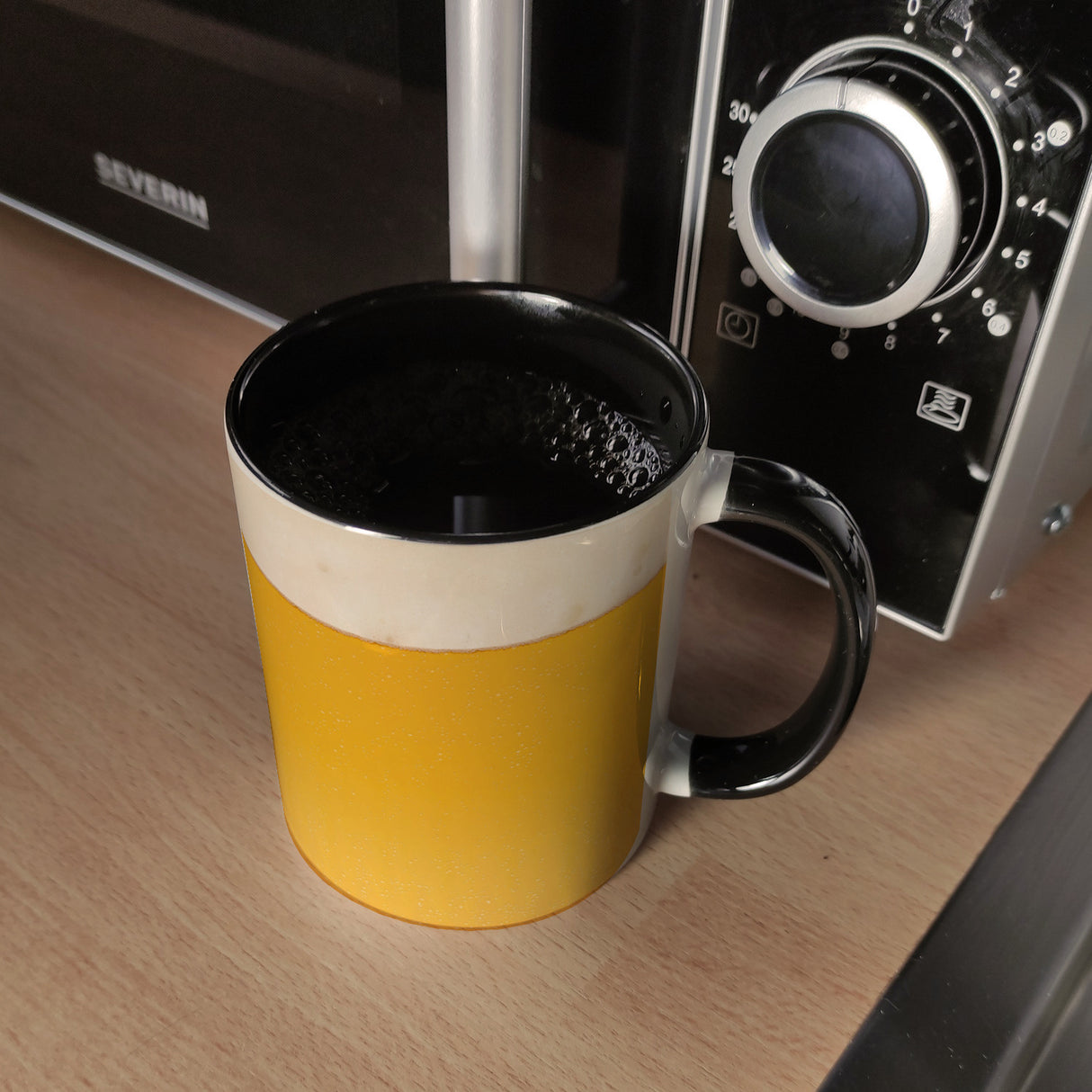 Kaffeebecher mit Bier Motiv