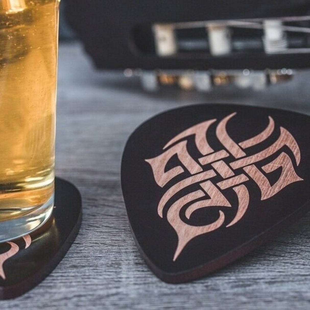 Gitarren Plektrum Untersetzer aus Holz im 4er Set