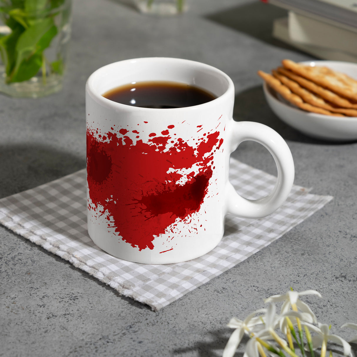 Kaffeebecher mit Blutbad Motiv