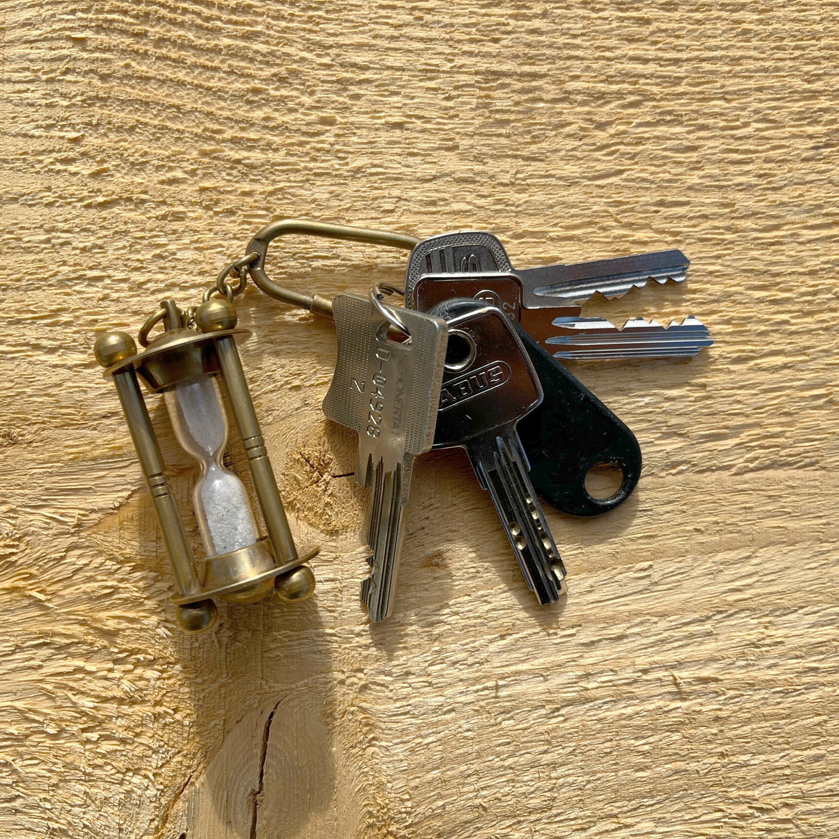 Sanduhr Schlüsselanhänger aus Messing