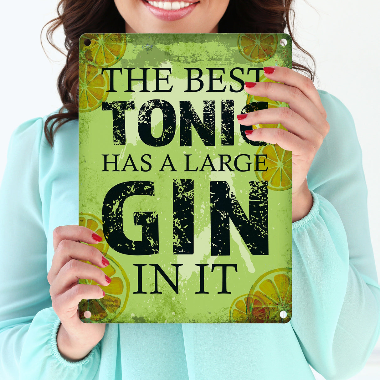 Metallschild mit Gin Tonic Motiv und Spruch: Best Tonic has Gin in it