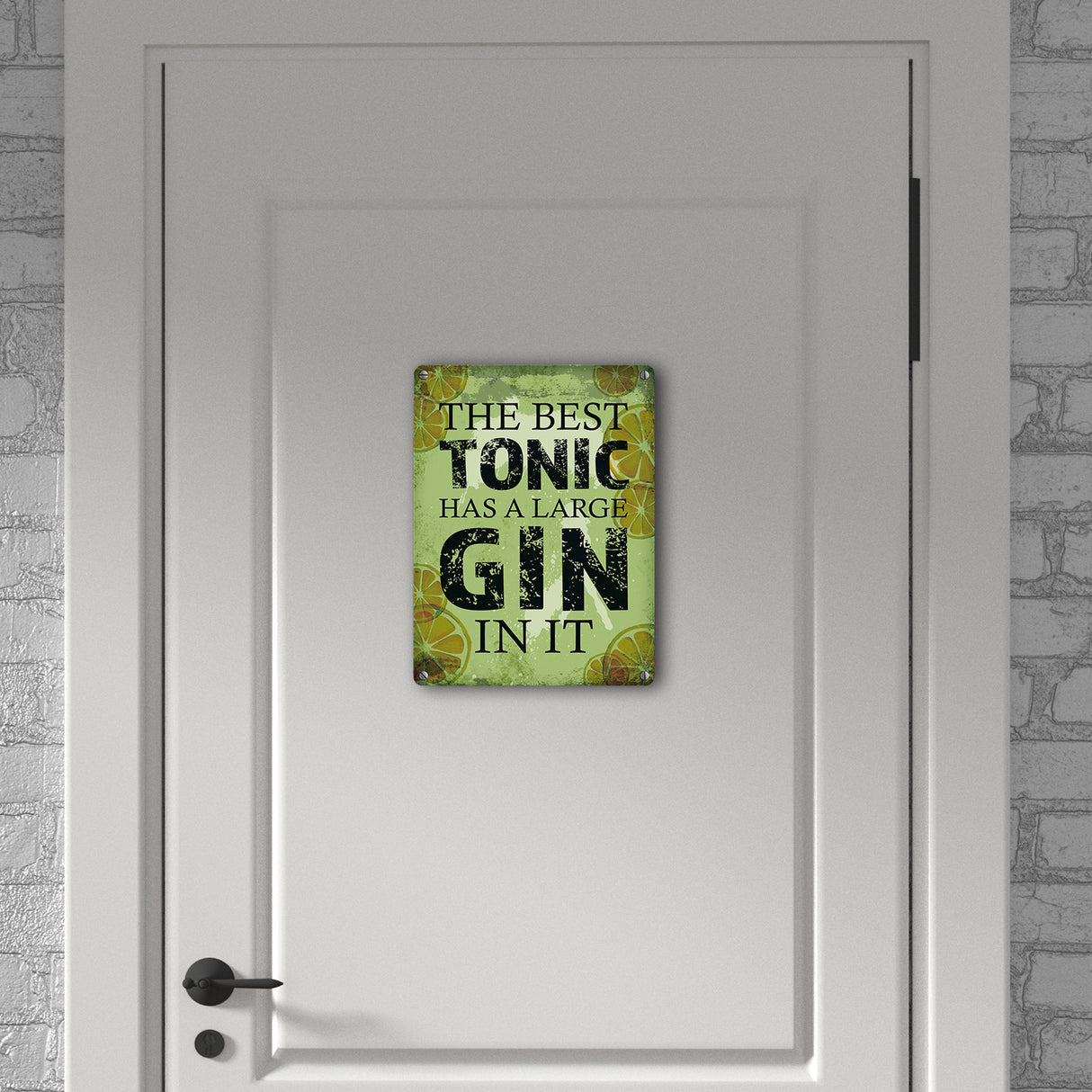 Metallschild mit Gin Tonic Motiv und Spruch: Best Tonic has Gin in it