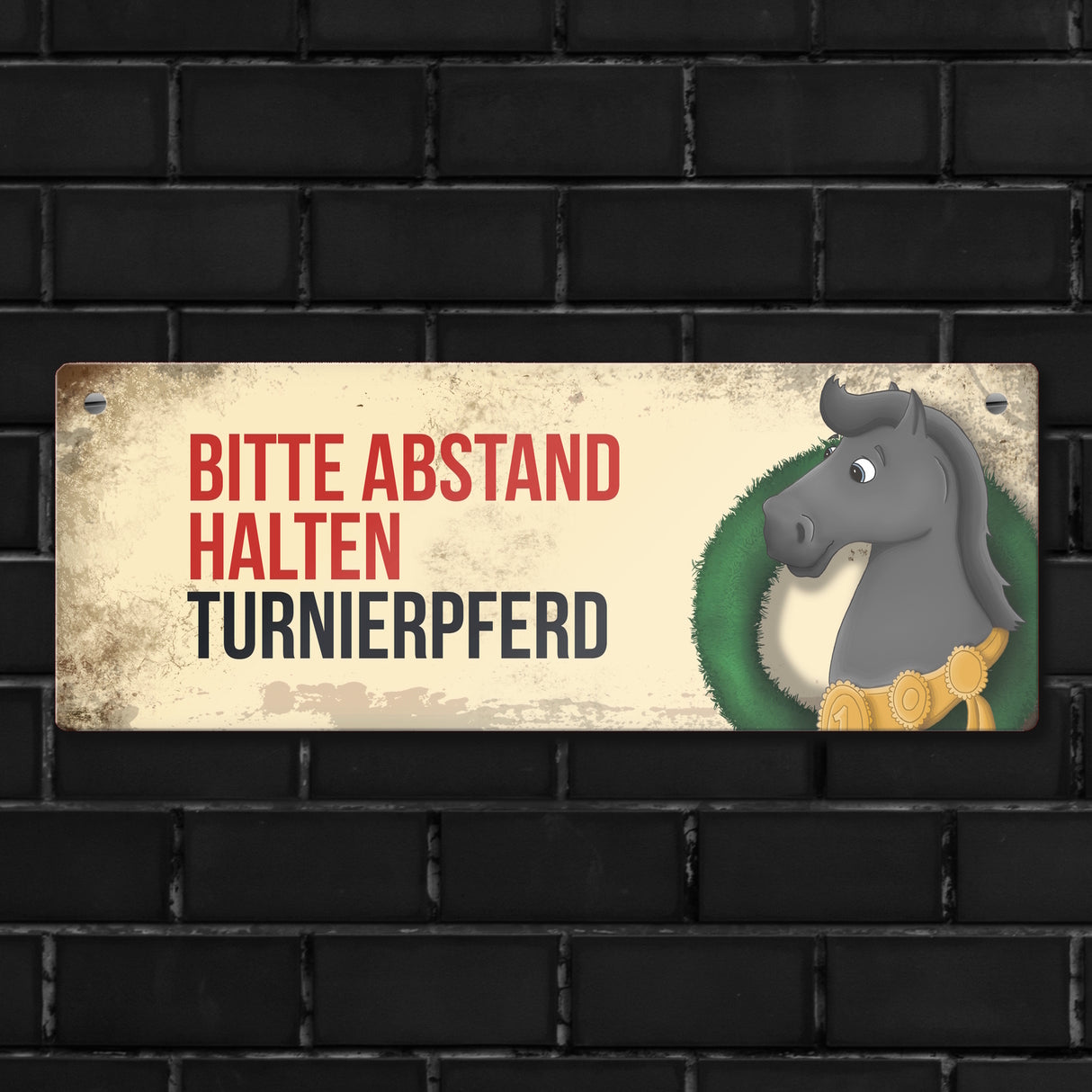 Metallschild mit schwarzem Turnierpferd Motiv und Spruch: Bitte Abstand halten