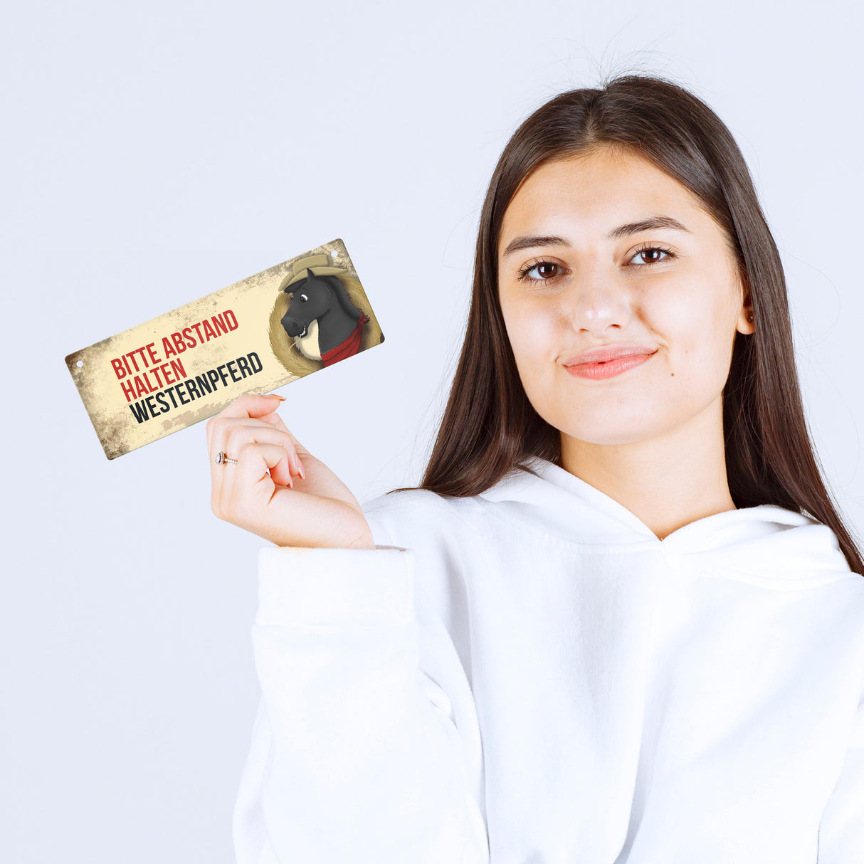 Metallschild mit schwarzem Westernpferd Motiv und Spruch: Bitte Abstand halten