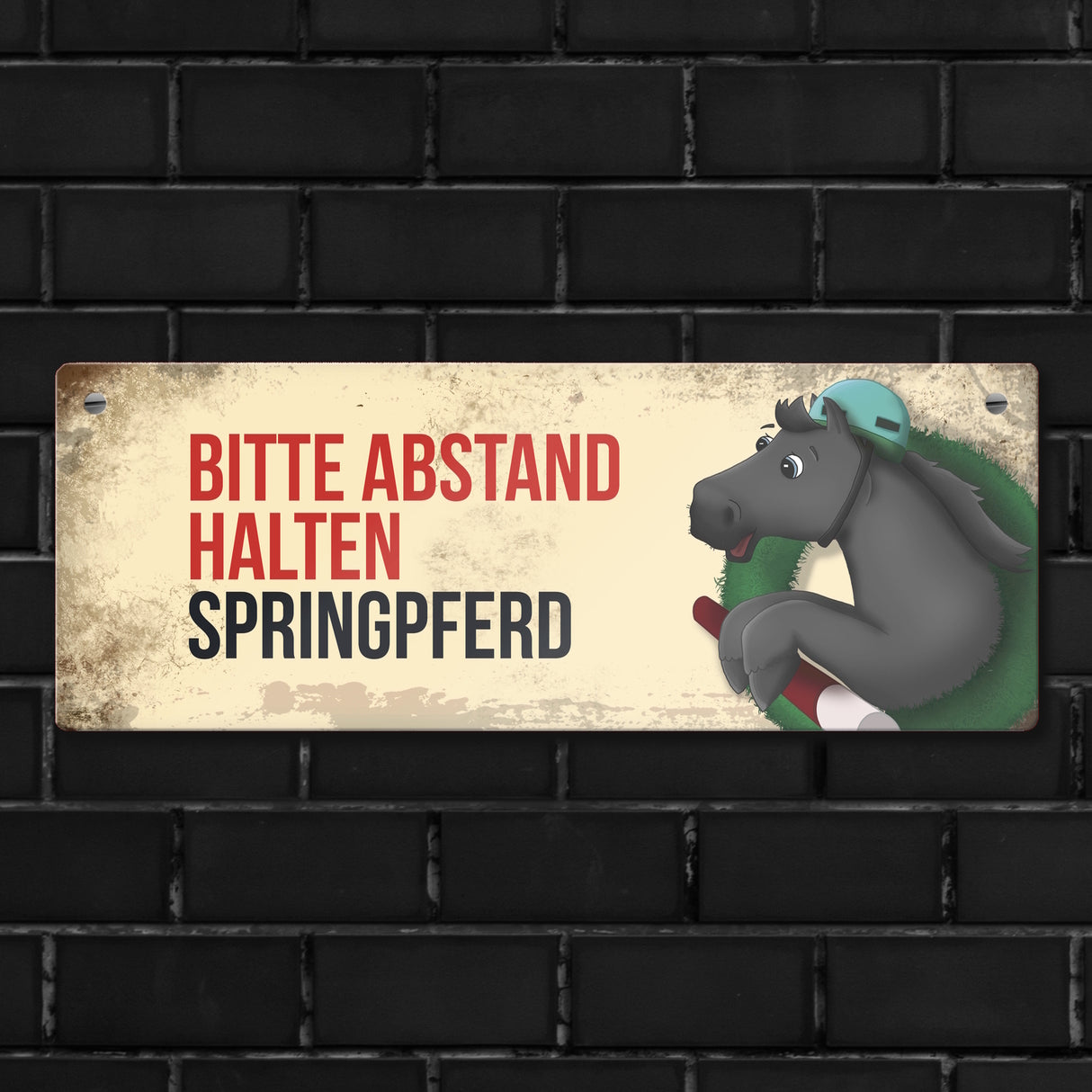 Metallschild mit schwarzem Springpferd Motiv und Spruch: Bitte Abstand halten