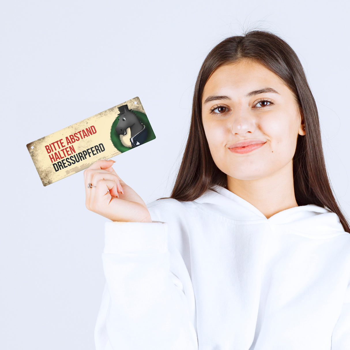 Metallschild mit schwarzem Dressurpferd Motiv und Spruch: Bitte Abstand halten