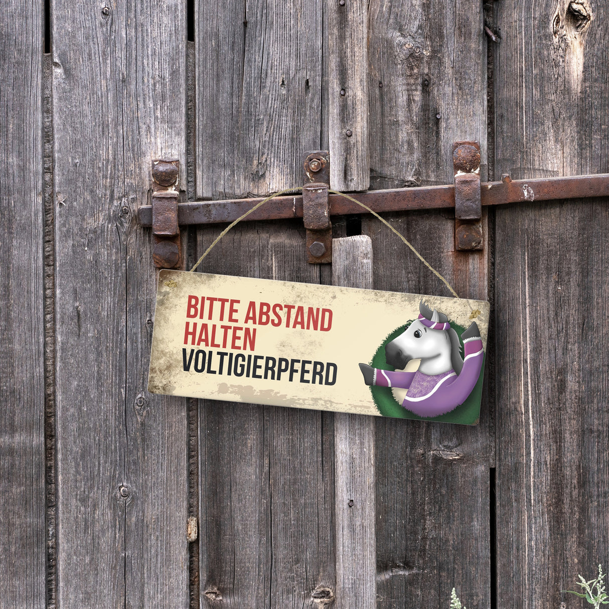 Metallschild mit weißem Voltigierpferd Motiv und Spruch: Bitte Abstand halten