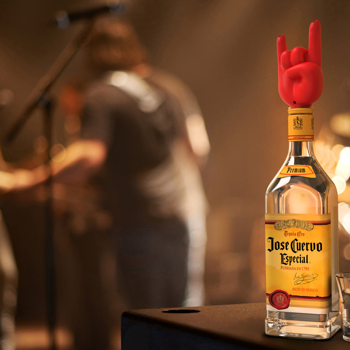 Heavy Metal Hand Flaschenverschluss mit Ausgießer