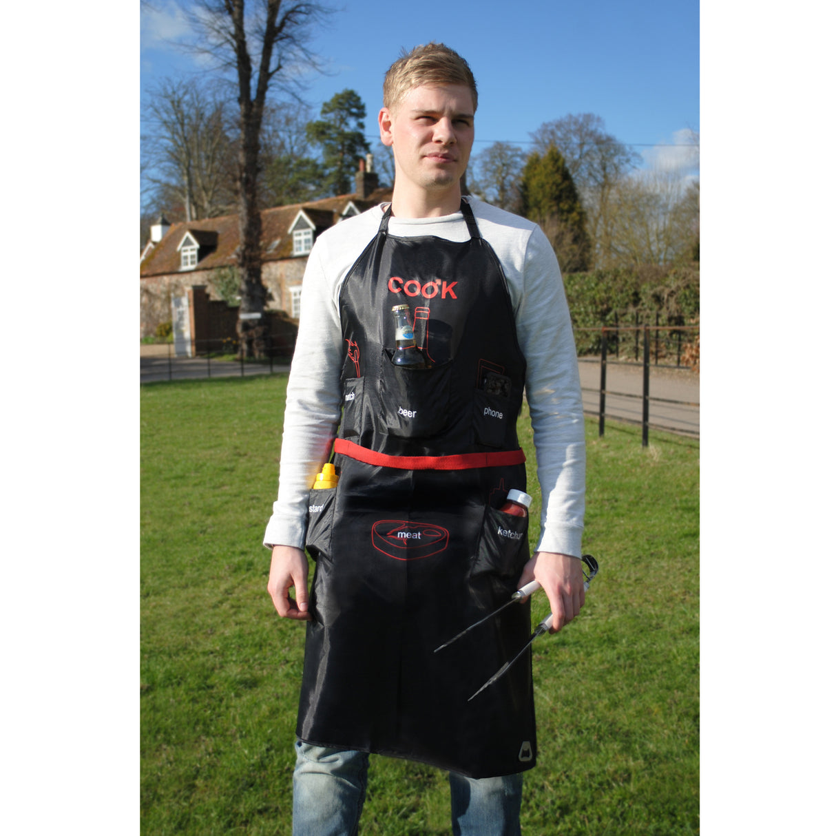 Grillschürze für Männer - Taschen, Kapuze und Flaschenöffner