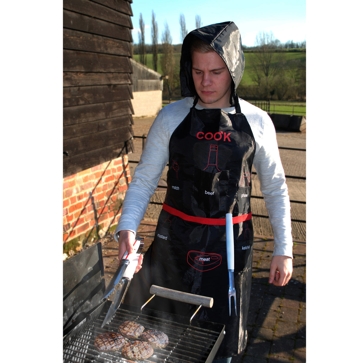Grillschürze für Männer - Taschen, Kapuze und Flaschenöffner