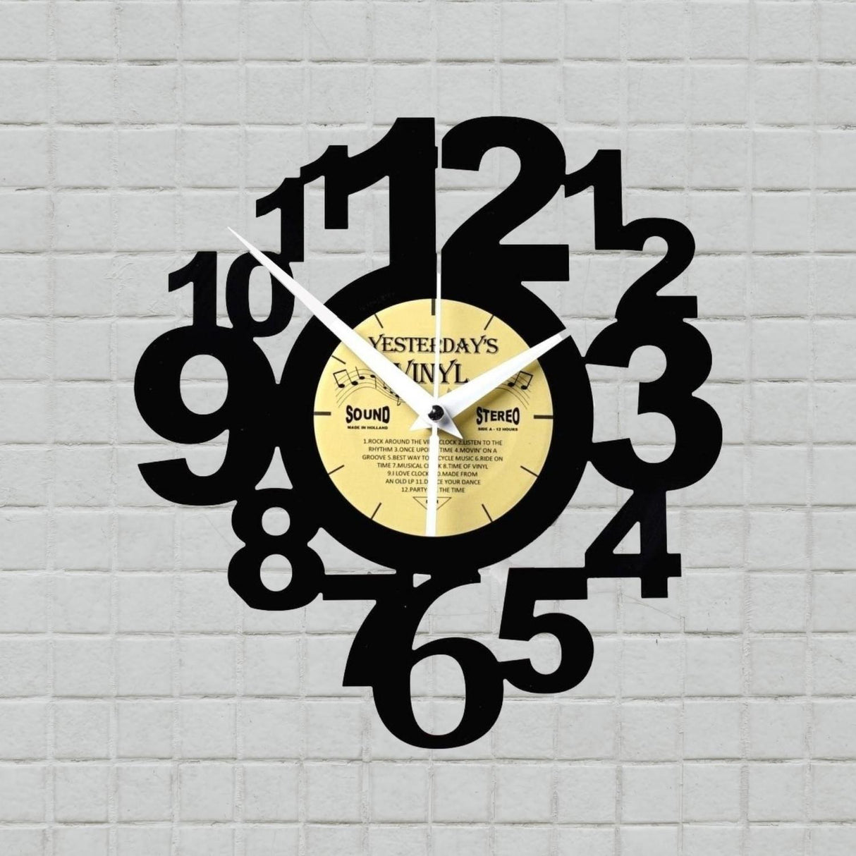 Ziffern Vinyl Wanduhr aus einer echten Schallplatte