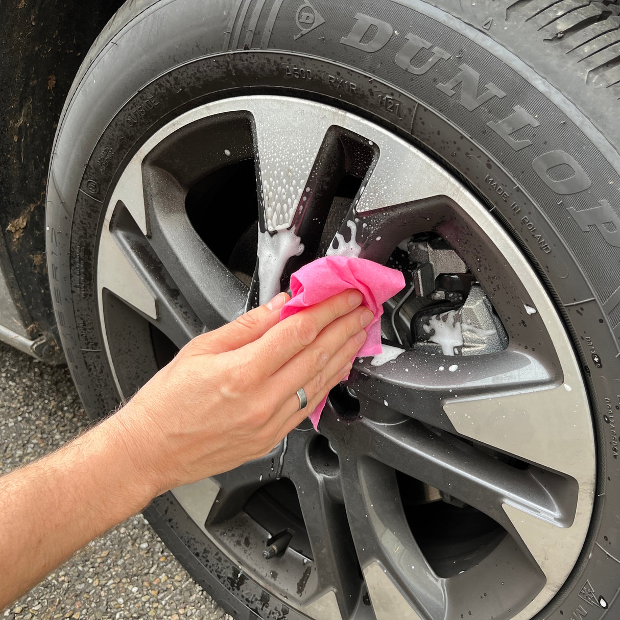 Universal Wischtuch auf Rolle in schwarz und pink 2x50 Tücher Putzlappen oder Reinigungstücher
