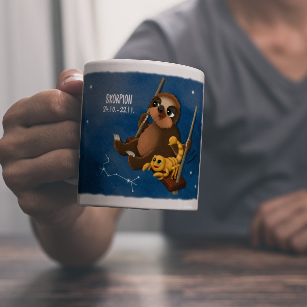 Faultier Sternzeichen Skorpion Kaffeebecher