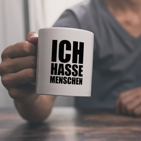 Kaffeebecher mit Mittelfinger Motiv und Spruch: Ich hasse Menschen