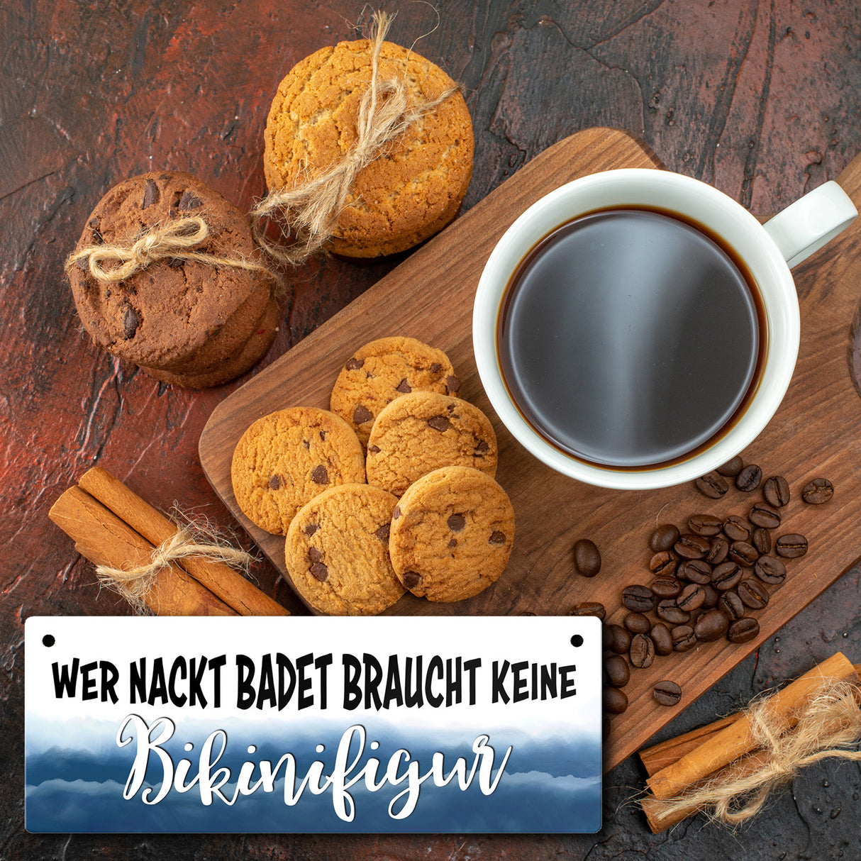 Metallschild mit Spruch: Wer nackt badet braucht keine Bikinifigur