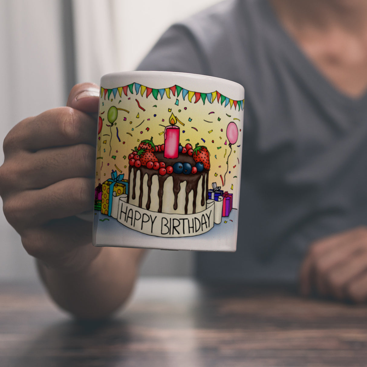 Kaffeebecher mit Geburtstagstorte Motiv und Spruch: Happy Birthday