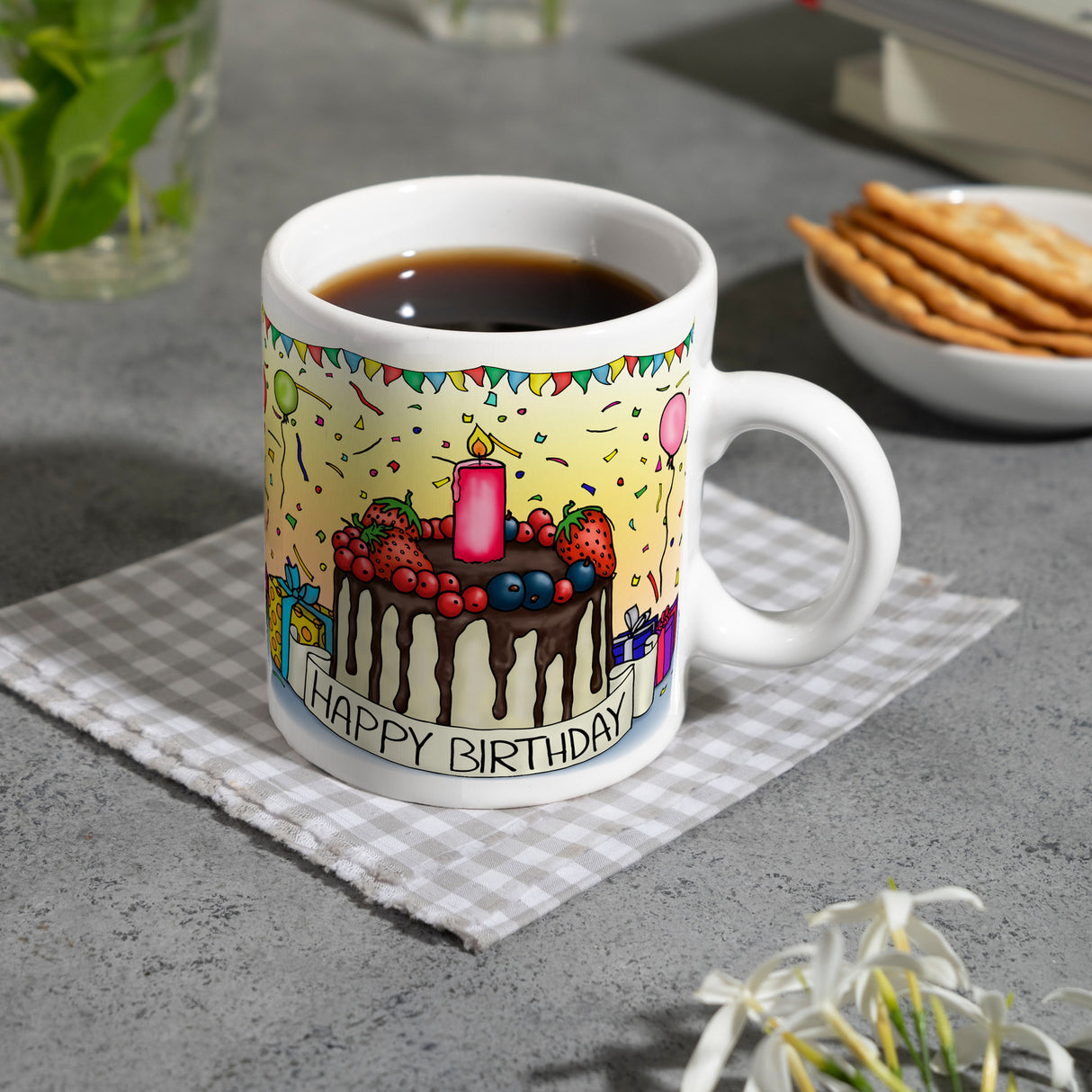 Kaffeebecher mit Geburtstagstorte Motiv und Spruch: Happy Birthday