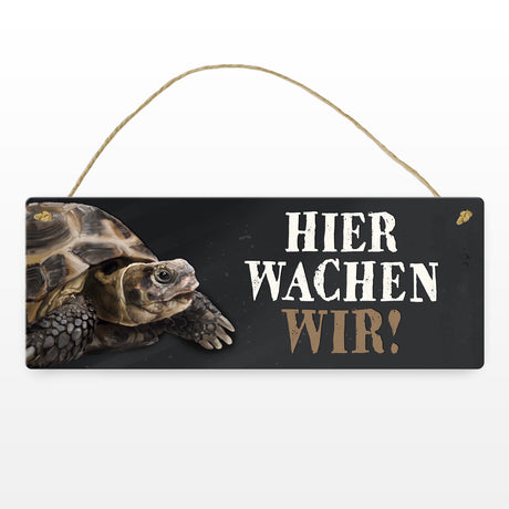 Metallschild mit Schildkröte Motiv und Spruch: Hier wachen wir!