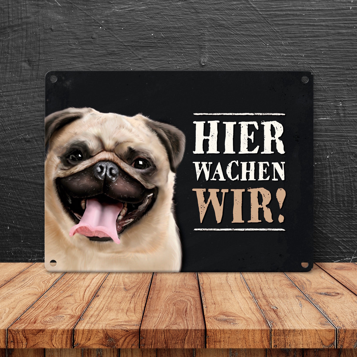Metallschild mit Mops Motiv und Spruch: Hier wachen wir!
